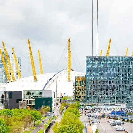 Luxury 2 Bed Apartment Near The O2